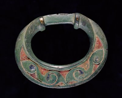 Rein ring (terret), Iron Age (cast bronze with red and (263957)